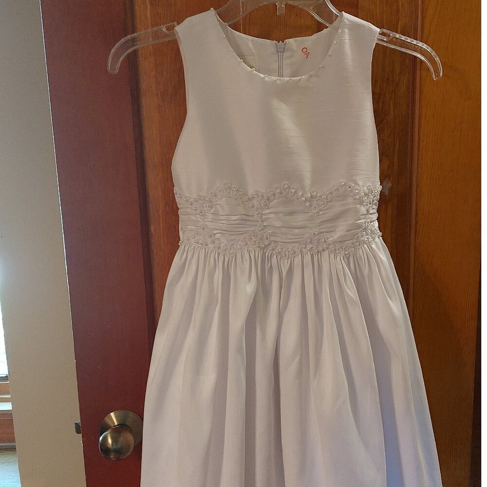 Beautiful Girls Size 8 Princess style Flower Girl/1st Communion Dress